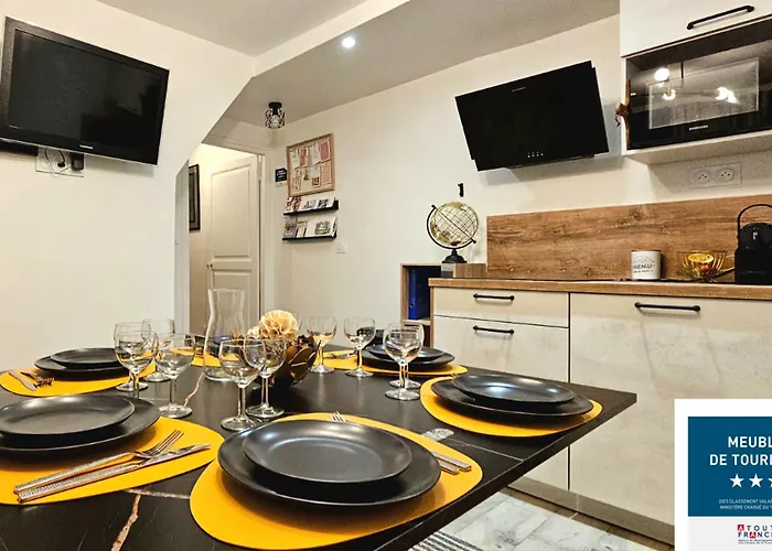La Cloche Doree, Parking, 3 Etoiles, En Plein Coeur De Fontainebleau