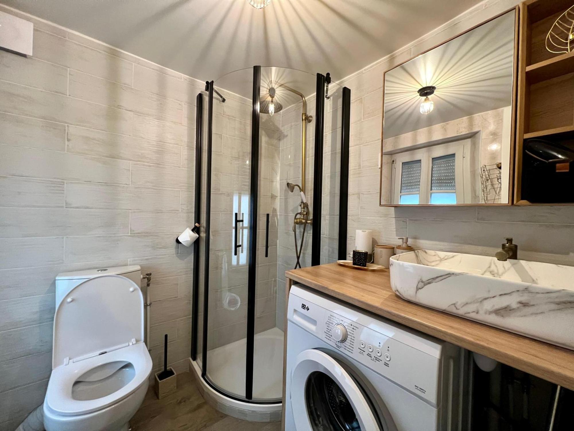 La Cloche Doree, Parking, 3 Etoiles, En Plein Coeur De *
