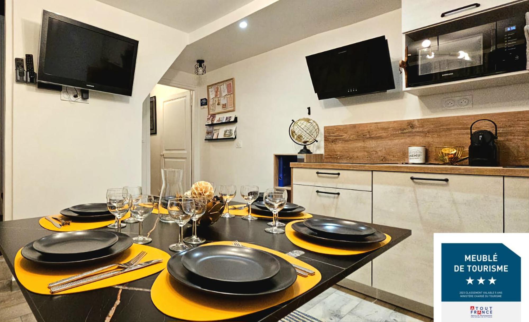 La Cloche Doree, Parking, 3 Etoiles, En Plein Coeur De Fontainebleau
